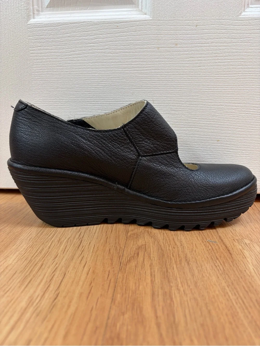 Fly London Black Leather Yasi Wedge Pump  Velcro Mary Jane Size 39 (8/8.5)